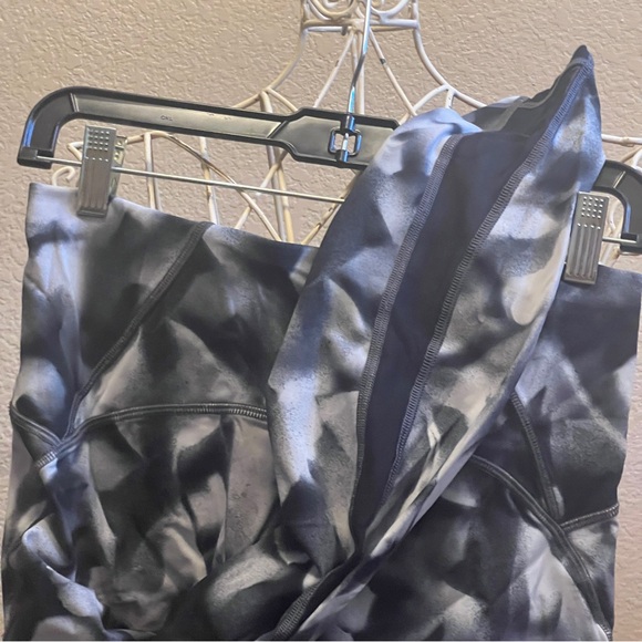 Lululemon Soeed Up Crop Legging - Picture 3 of 3